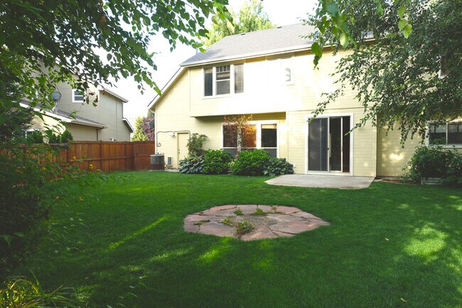 Building Photo - Beautiful Craftsman Style Home