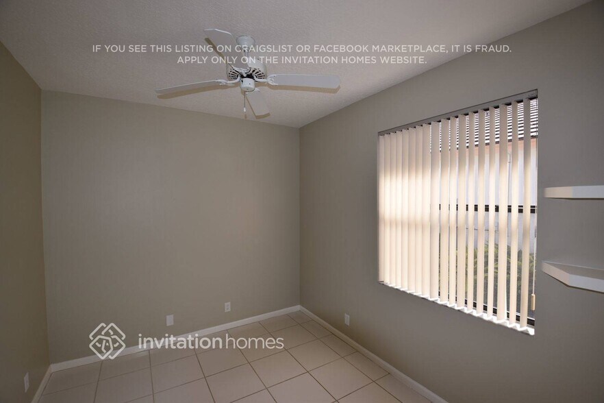 Building Photo - 10213 Lexington Lakes Blvd N