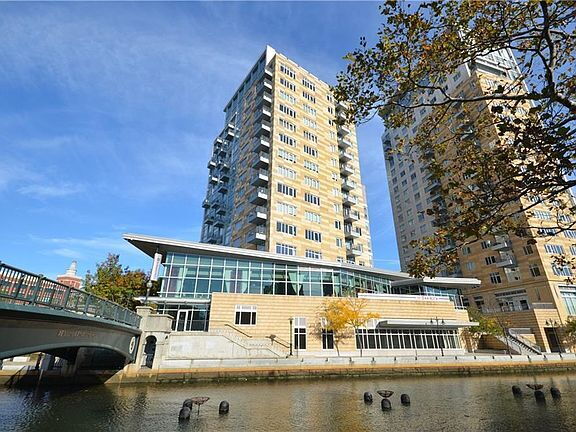 Building Photo - "Chic 1-Bedroom Urban Retreat with Granite...