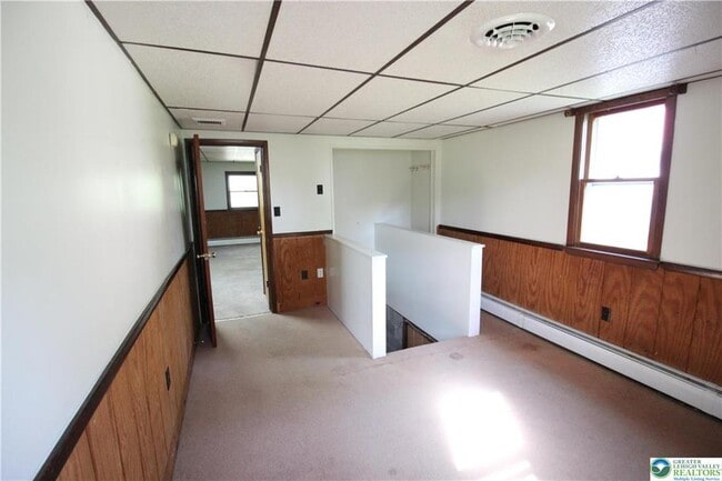 Building Photo - 331 Valley View Dr