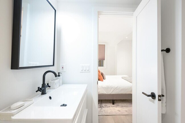 Building Photo - 1936 Calvert St NW