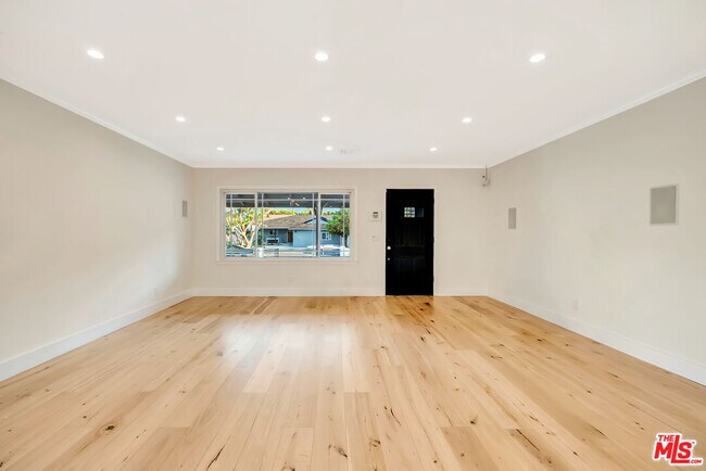 Building Photo - 12512 Hatteras St