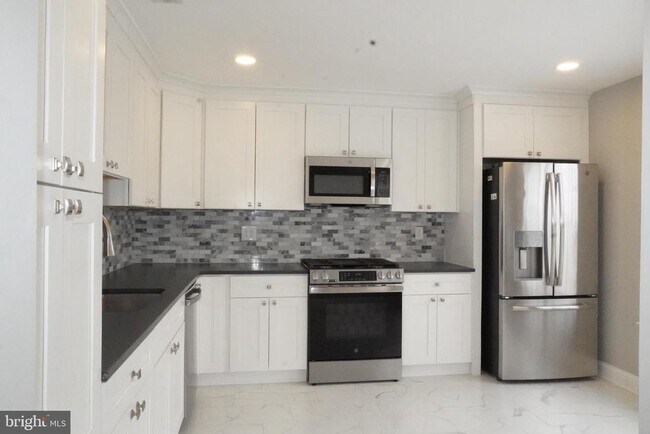 Building Photo - 7308 Normandy Dr