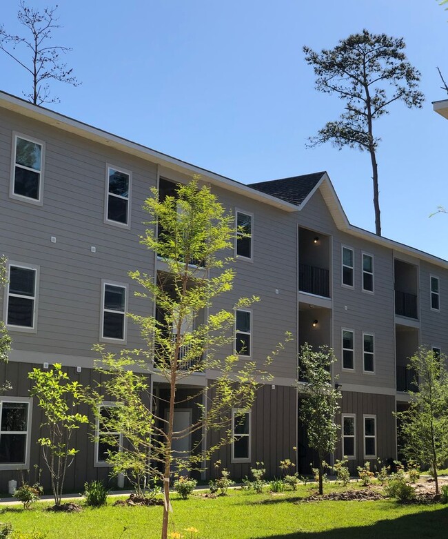 Building Photo - **Summer Leasing Promotion at Turtle Creek**