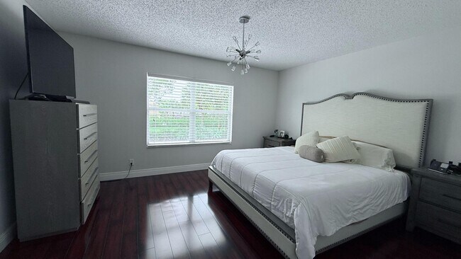 Building Photo - 5301 Canoe Bend Dr