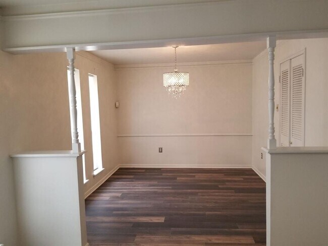 Building Photo - 1042 Creekmont Dr