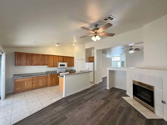 Building Photo - APACHE TRAILS
