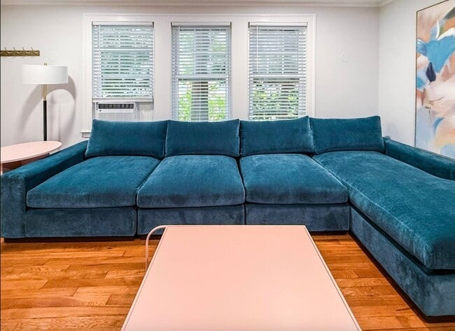 Building Photo - 65-67-67 St James Cir