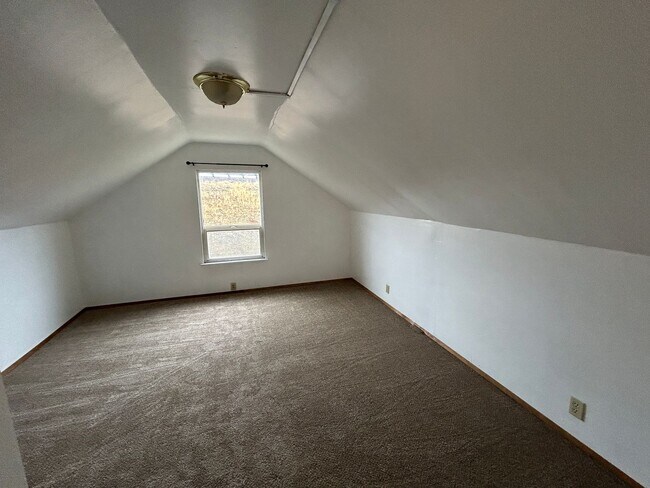 Building Photo - Country Living