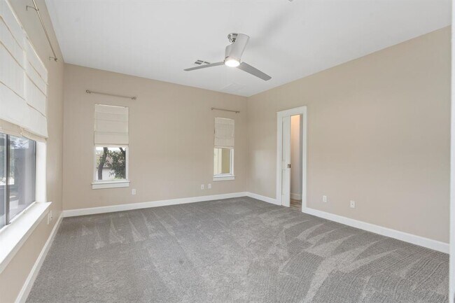 Building Photo - 10101 Twin Lake Loop