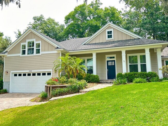 Primary Photo - 4 Bed/3 Bath Coastal Beauty!
