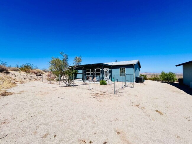 Building Photo - Updated 3 bd, 2 ba on 1.98 Acres with Hot Tub!