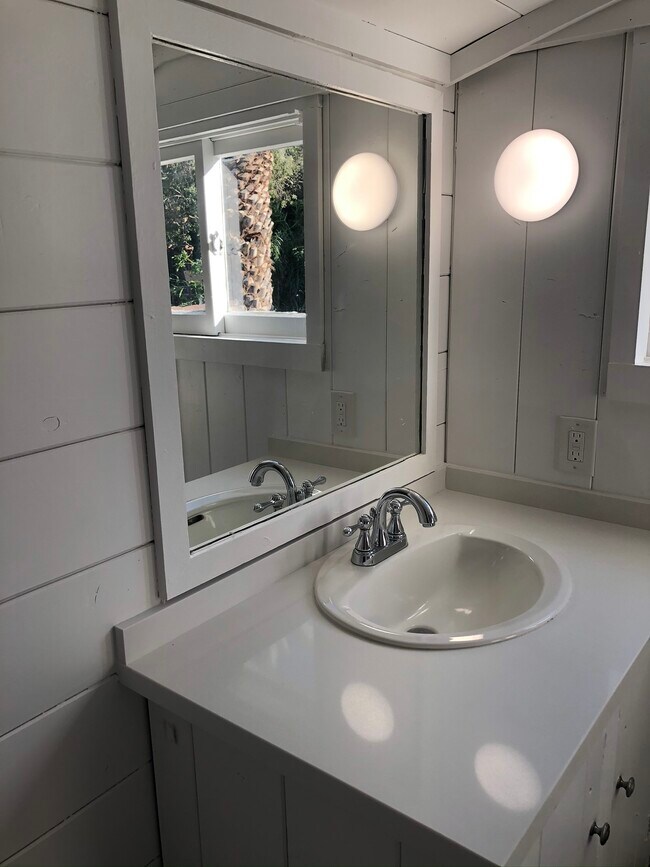 4th bathroom - 16655 Marquez Ter