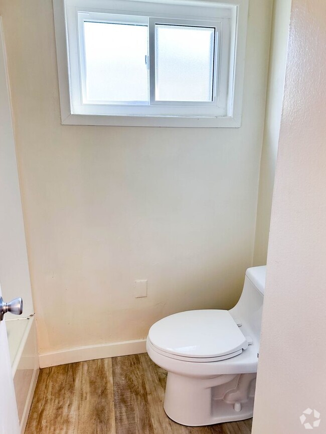 Building Photo - 2nd FL Luxury Studio in Venice – Steps fro...