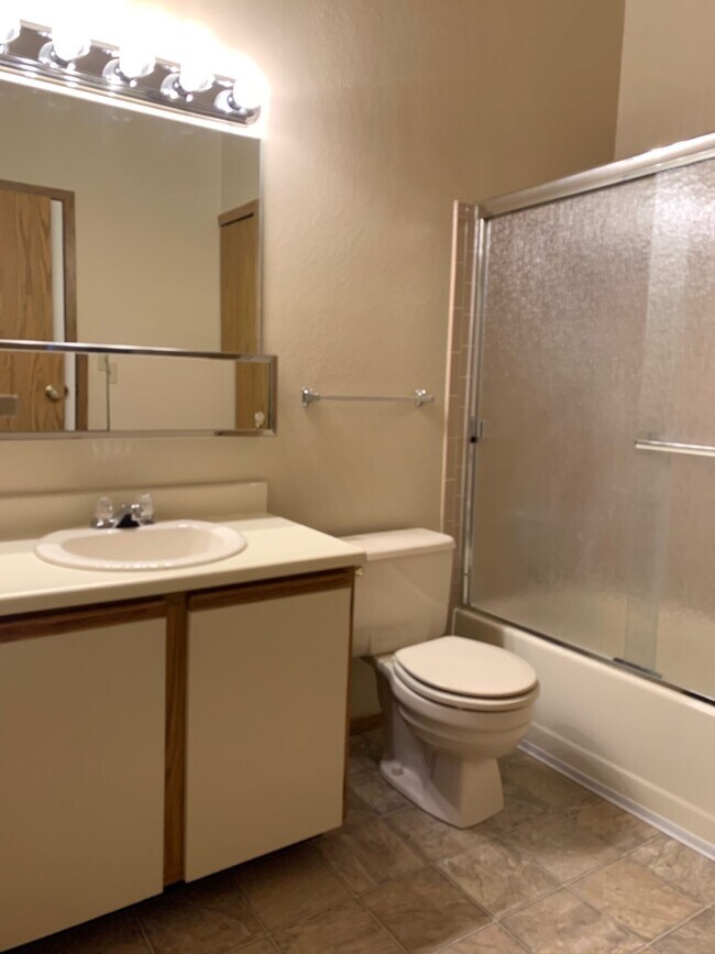 Building Photo - Beautiful Townhome in Colorado Spings