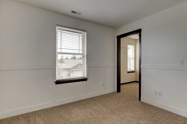 Building Photo - Stunning 3 Bed 2.5 Bath home in Fairway Point