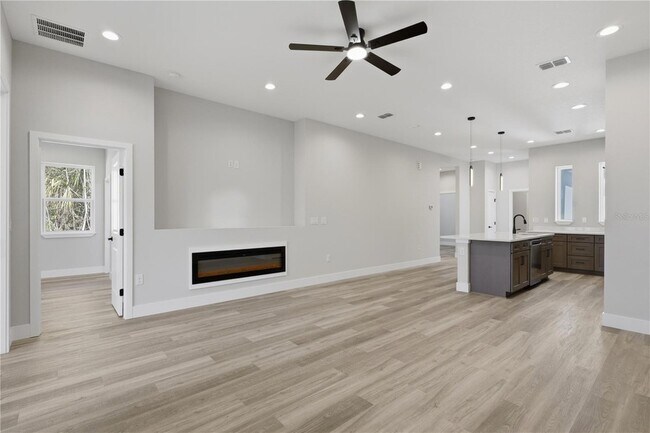 Building Photo - 4 Slator Ct