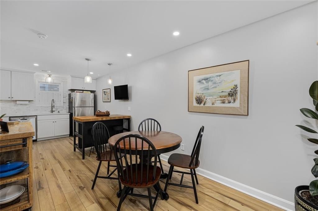 Building Photo - 208 Marlborough St