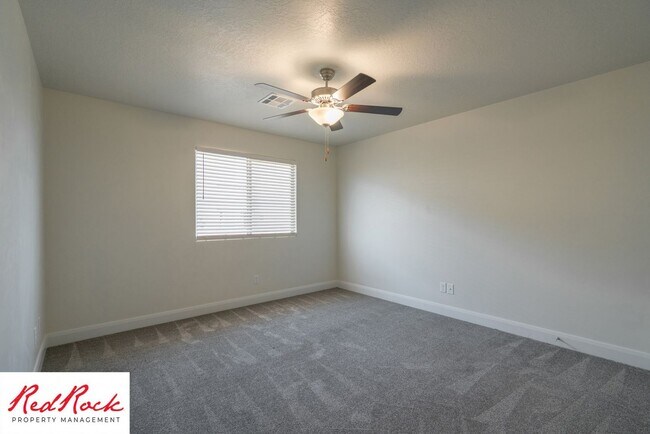 Building Photo - Modern Townhome in Desirable Hurricane Hei...
