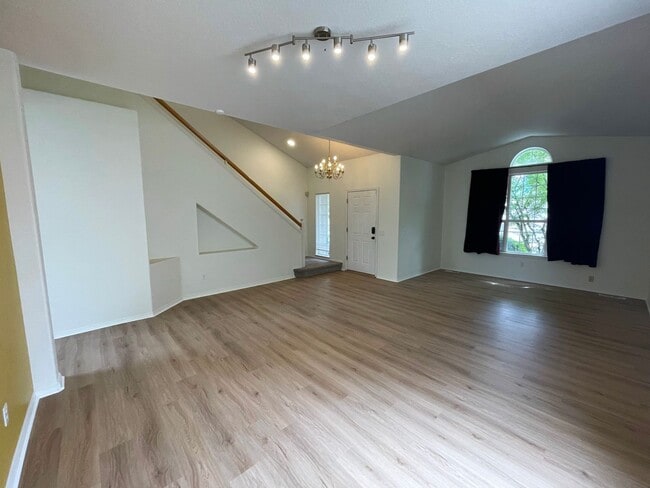 Building Photo - Fantastic Bethany Home with Attached Garag...