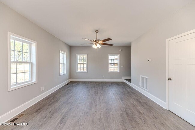 Building Photo - 533 Stadium Dr