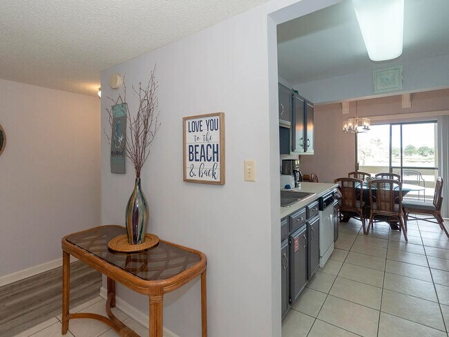Building Photo - Gorgeous Condo Located in the Seascape com...