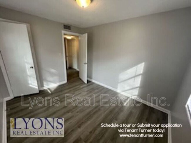 Building Photo - 2310 Deborah Dr