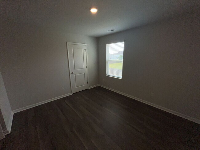 Building Photo - 503 Sandy Holw Dr