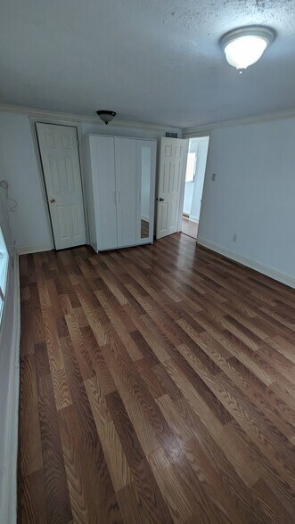 Main bedroom - 203 Johnson St