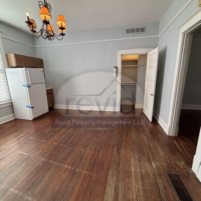 Building Photo - 288 N McLean Blvd