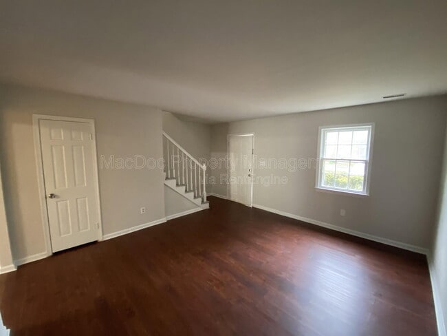 Building Photo - 719 Olde Greenwich Cir