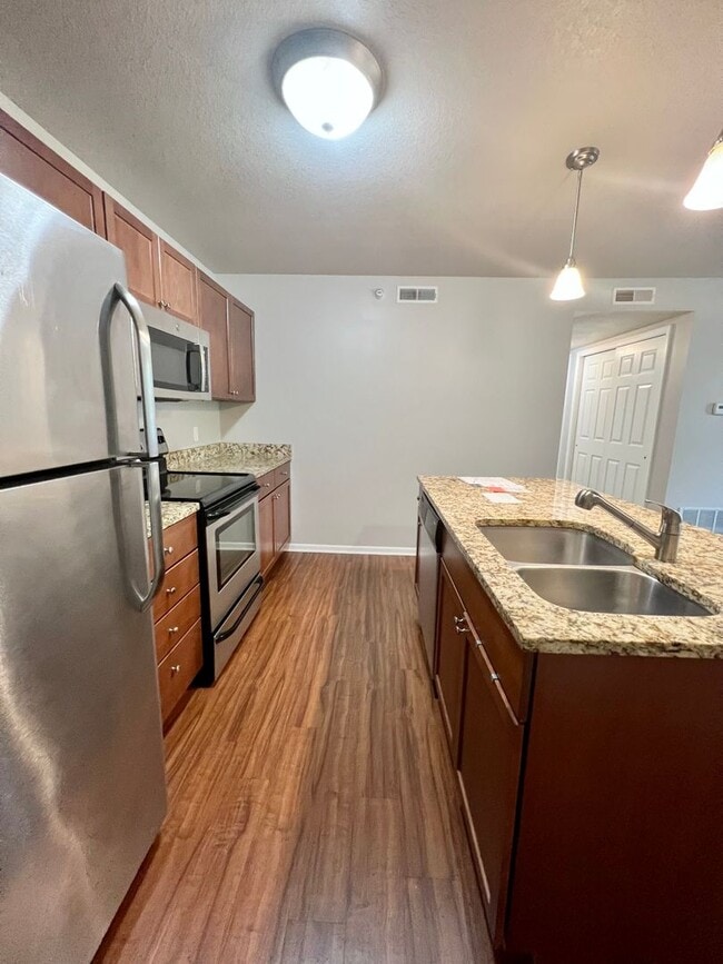 Building Photo - Pre Leasing for 2026-2027 School Year! 2BD-2BTH