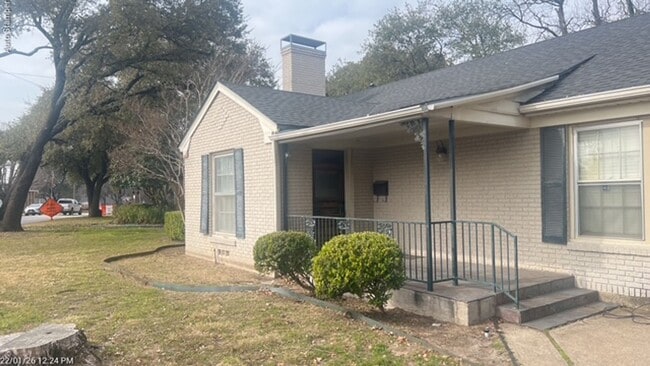 Building Photo - 3200 S Hills Ave