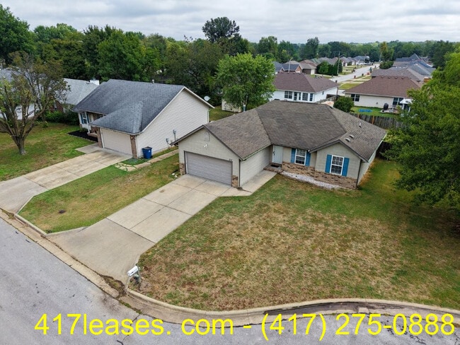 Building Photo - 834 S Duke Ave