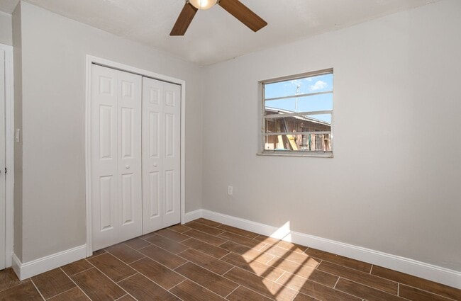 Building Photo - Very Cute Two Bedroom Single Family Home - Now Available