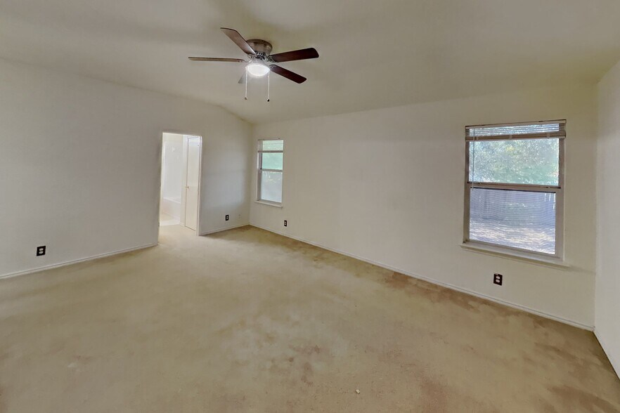 Building Photo - 4611 Echo Lake Dr