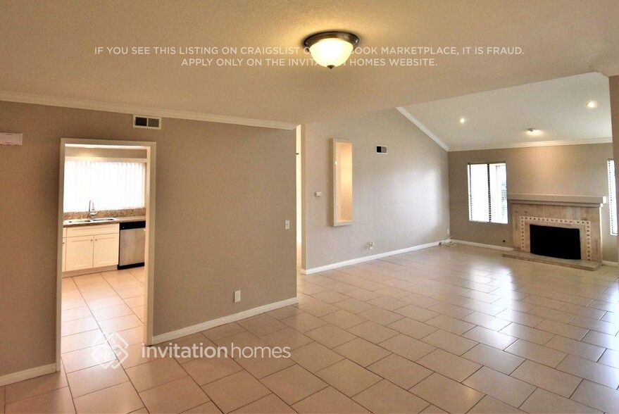 Building Photo - 1500 W Alexis Ave