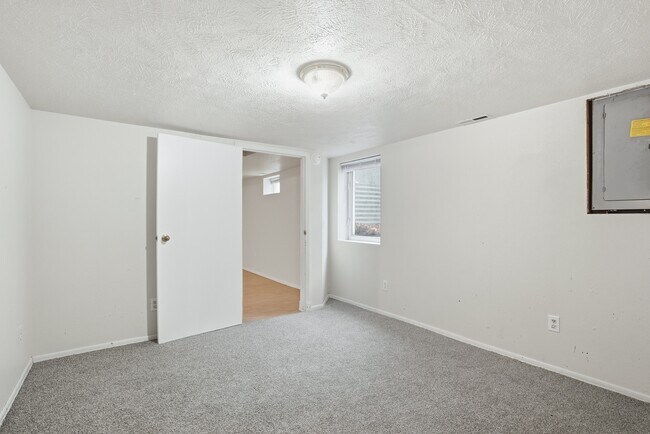 Building Photo - 611 S Ferrall St