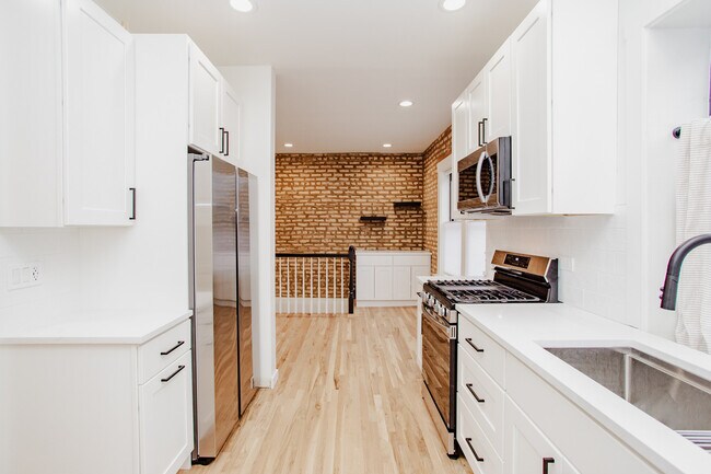 Building Photo - 6677 N Oliphant Ave