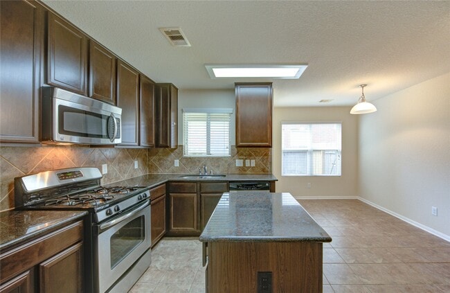 Building Photo - 14839 Fir Knoll Way