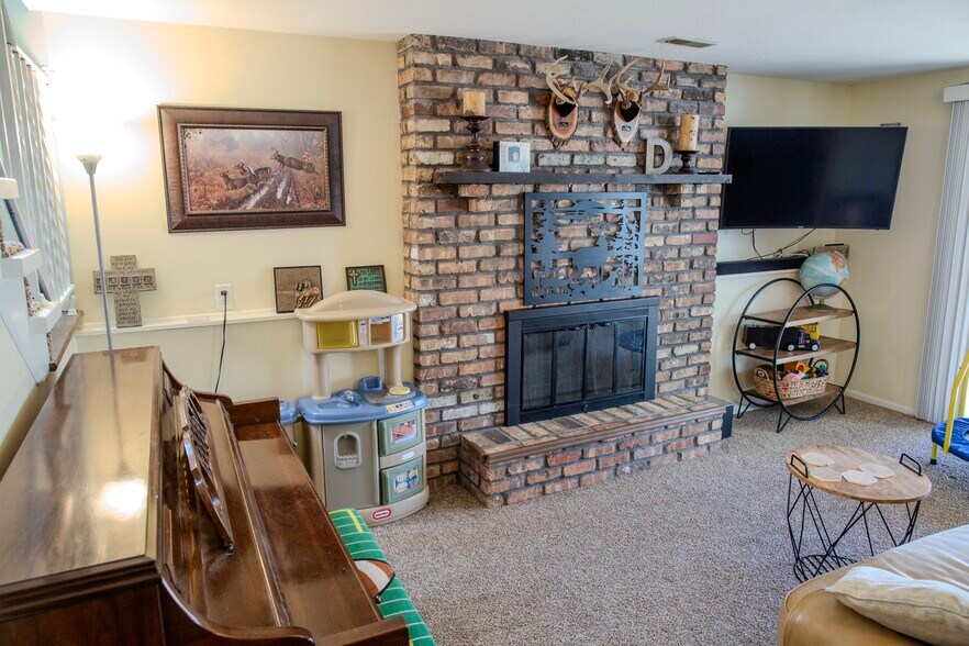 Building Photo - 7589 Zinnia Way