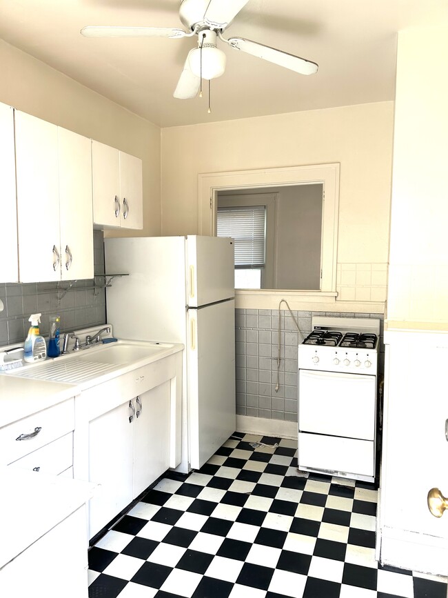 Building Photo - 1242 Hird Ave