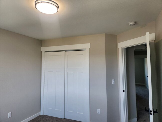 Building Photo - n625