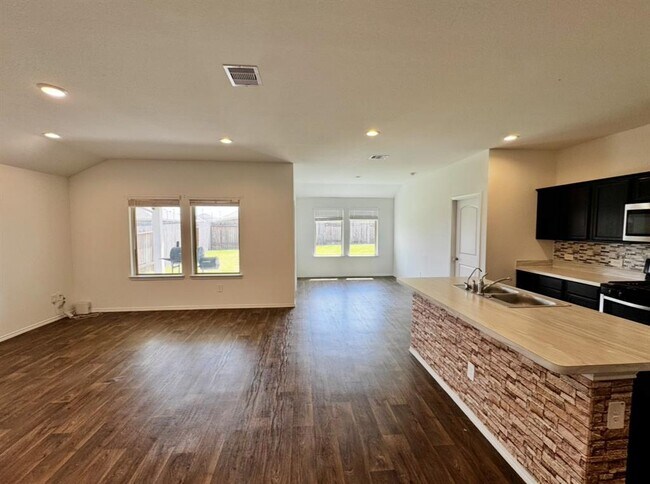 Building Photo - 5238 Bay Mdws Ln
