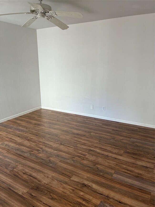 Building Photo - 2970 NE 16th Ave