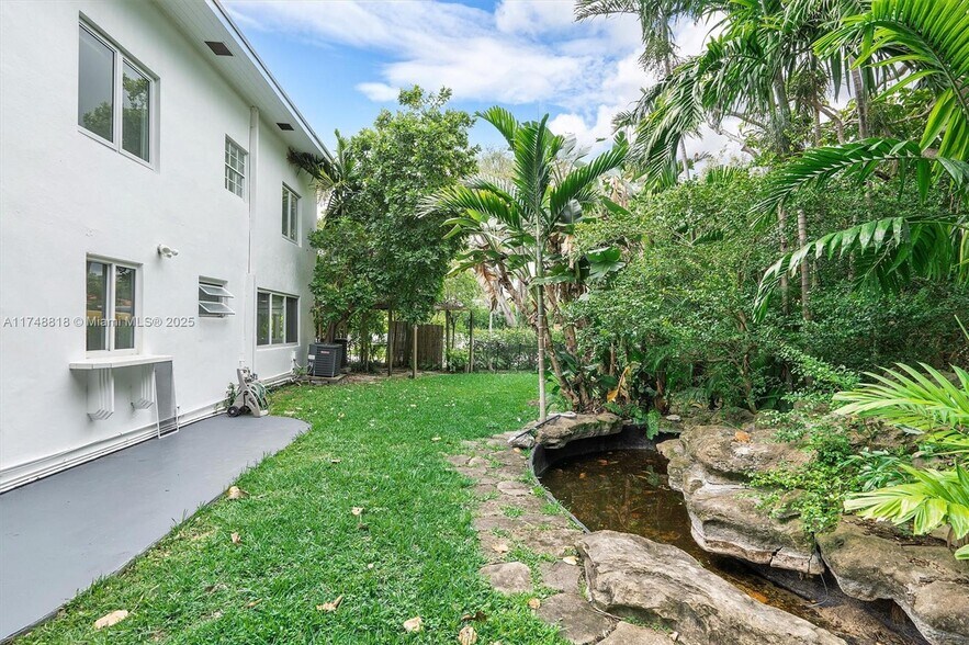Building Photo - 600 Surfside Blvd