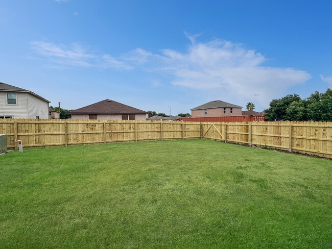 Building Photo - 8211 Heights Valley