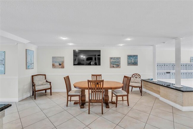 Building Photo - 1198 Hillsboro Mile