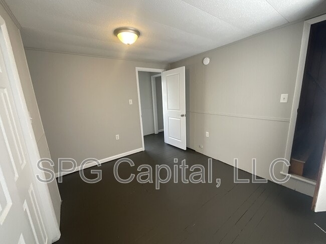 Building Photo - 386 E Liberty St