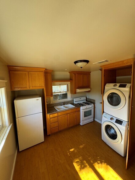 Building Photo - 482 W Hammond St